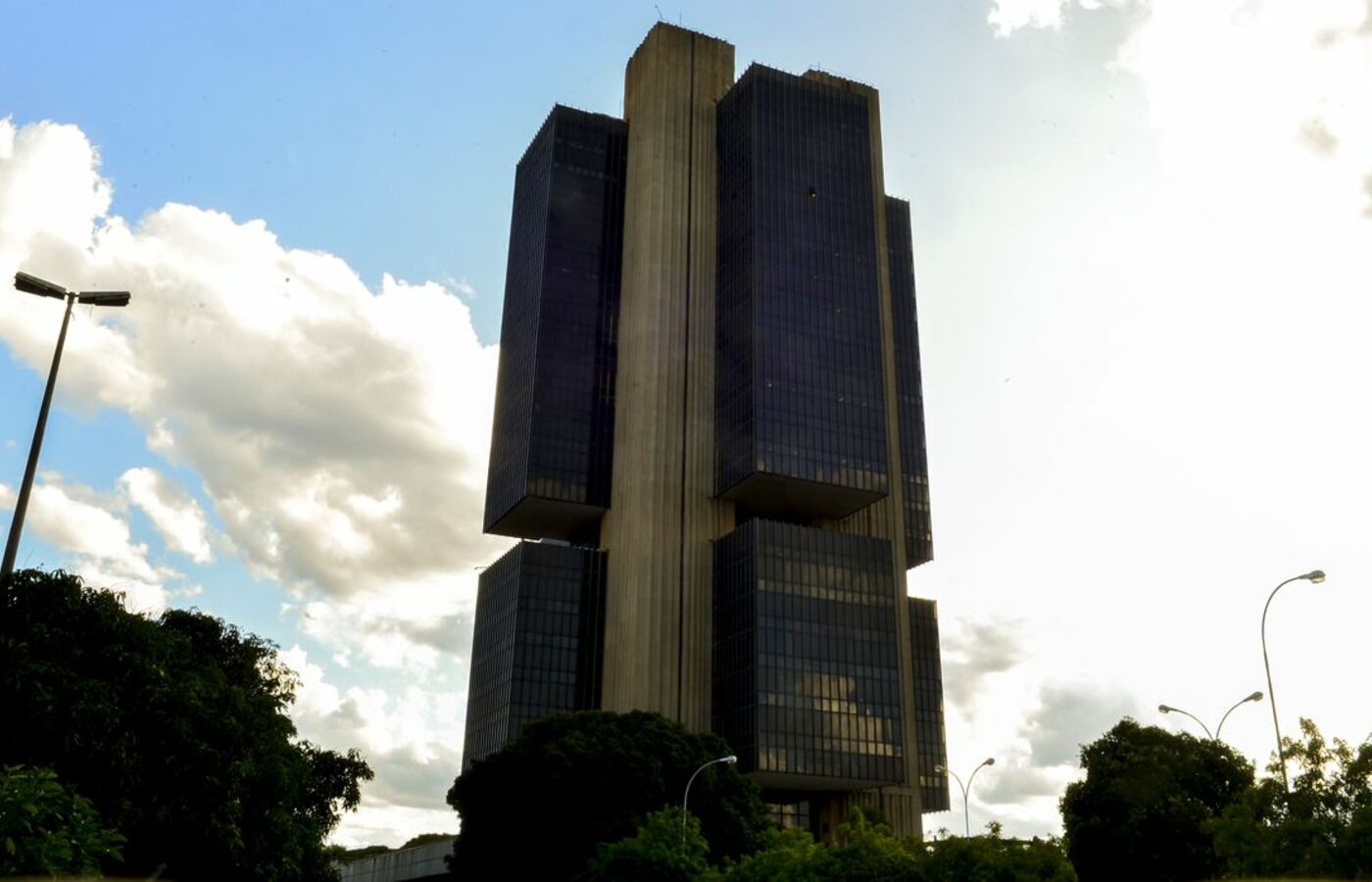 É possível debater juros sem ameaçar autonomia do Banco Central, dizem economistas